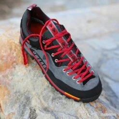 Chaussures Basses, Randonnées Ou Trekking, Gris/rouge, Taille 39 à 46. -Matériel De Pêche 00004 Chaussures basses randonnees ou trekking gris rouge taille 39 a 46